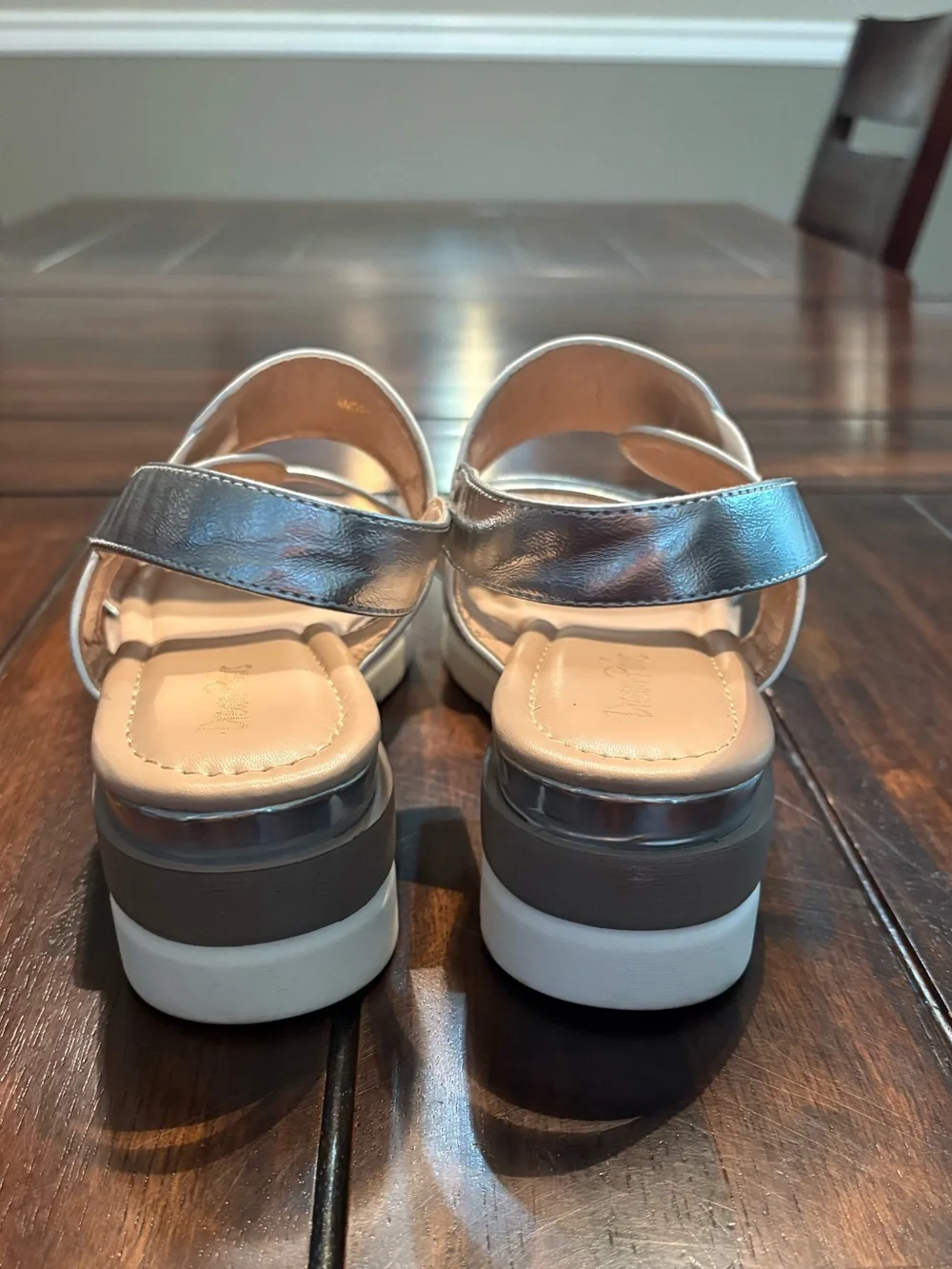 Dream Pairs Silver Metallic and White Platform Slingback Sandals Size 8.5